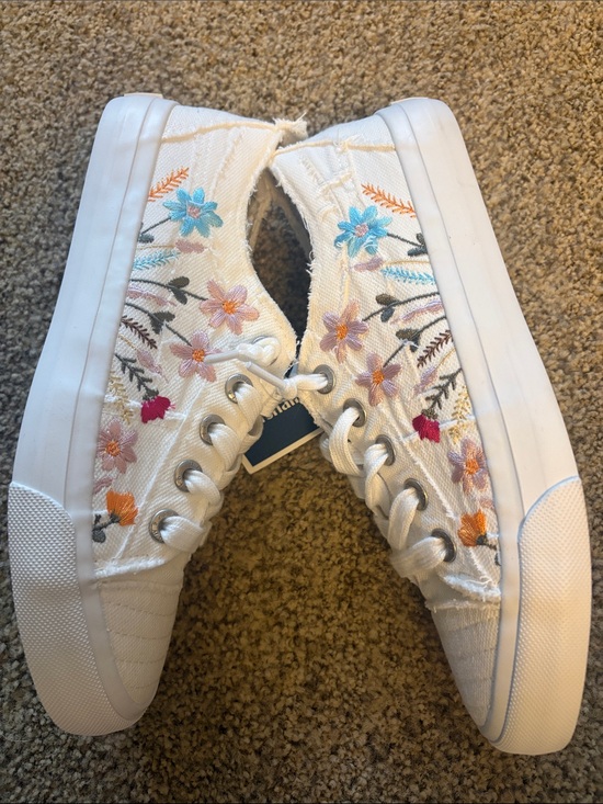 Blowfish Shoes - Blowfish white canvas sneakers with multicolor floral embroidery